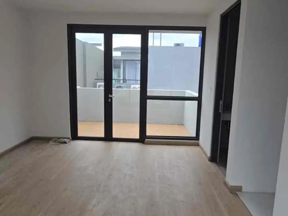 Disewakan Rumah Baru Citra 8 Cluster Lavia 3 Lantai  di jakarta barat