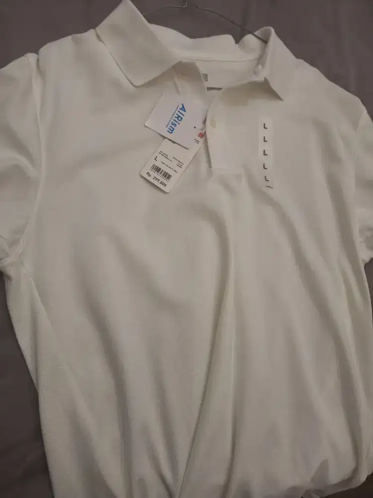 UNIQLO POLO KERAH PUTIH UKURAN L