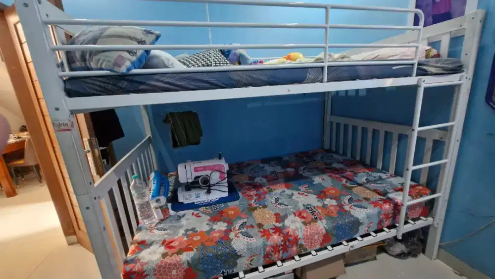 Ranjang informa putih 2 tingkat