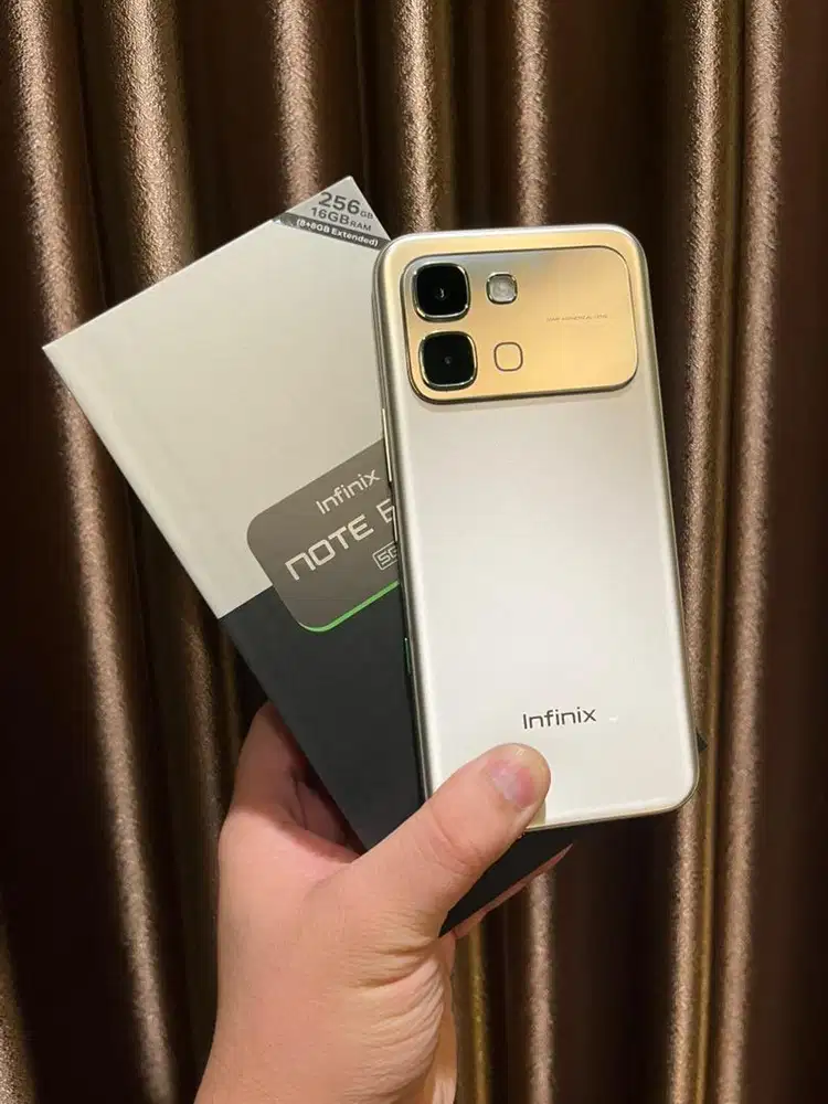 Infinix Note Edge 8/256GB Silver BNOB Belum Ada 1 Bulan Fullset