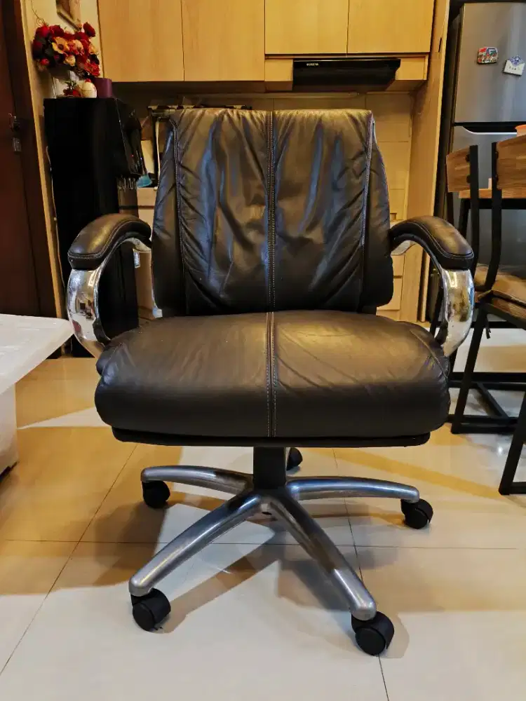 INFORMA ULYSSES KURSI KANTOR / RUANG KERJA PRELOVED