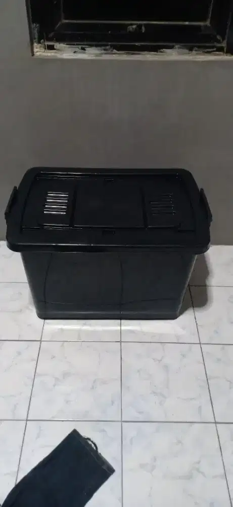 Container box plastik 100 L