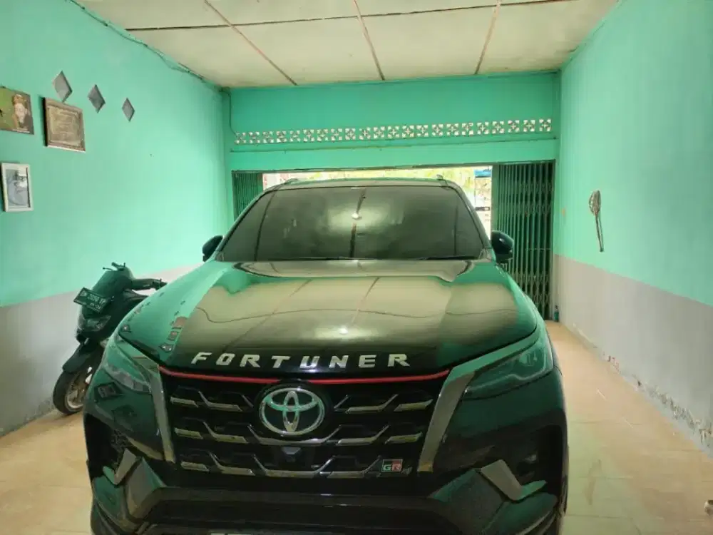 Toyota Fortuner vrz 2.8 gr 4x2 AT