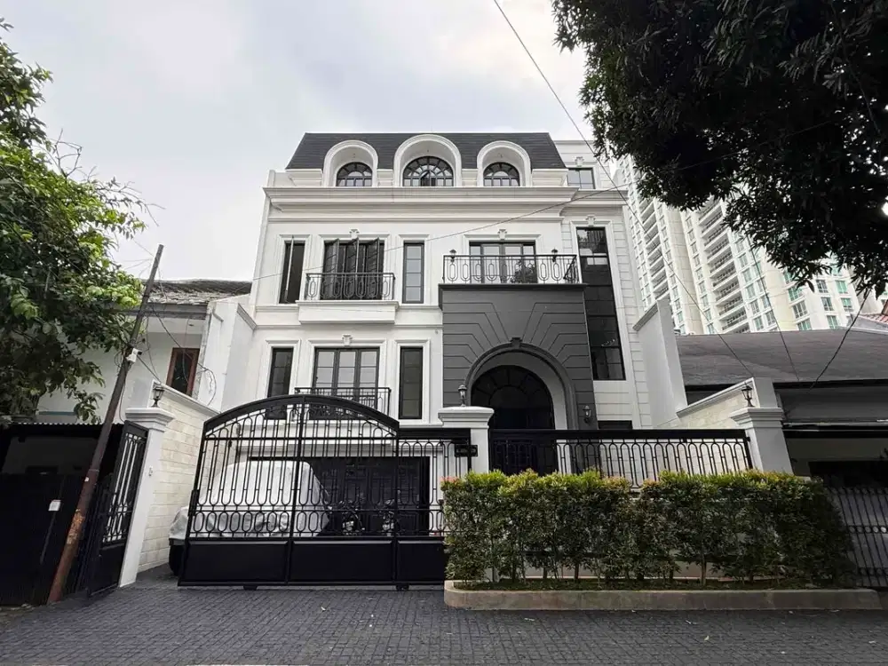 Rumah Mewah di Pusat Kota Jakarta
Kebayoran  Baru – Akses Cepat ke Senayan, SCBD & Kawasan Bisnis Utama