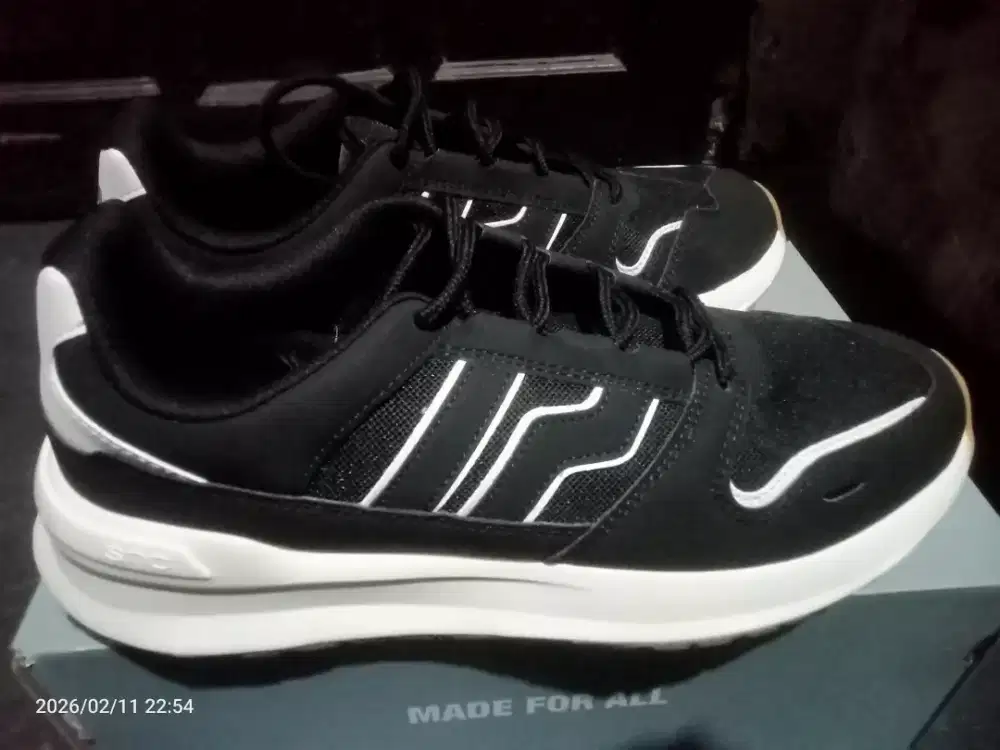 Sepatu Piero Jogger 24 black size 44