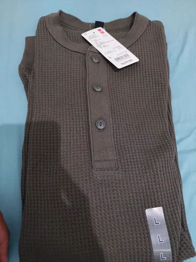 tshirt t-shirt uniqlo waffle kerah henley lengan panjang olive hijau