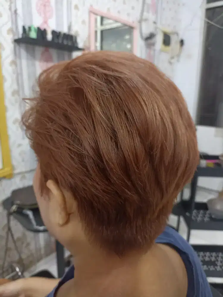 Di BUTUH TERAPIS DI SALON CEWEK PENGGALAMAN