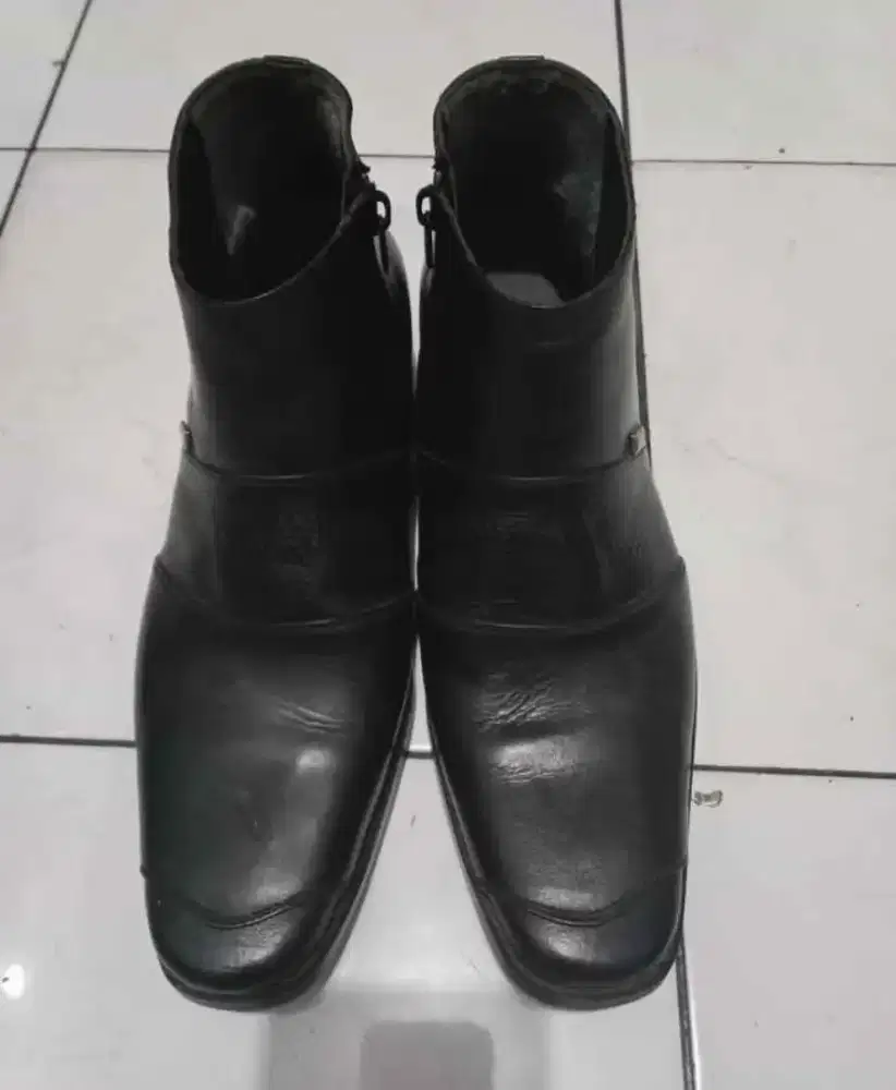 Sepatu pria bucherri