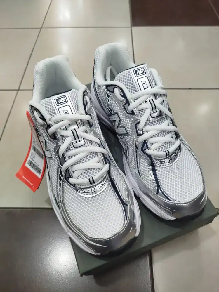 New Balance 740 indigo