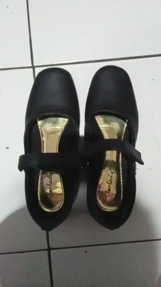 Pantofel cewek warna hitam