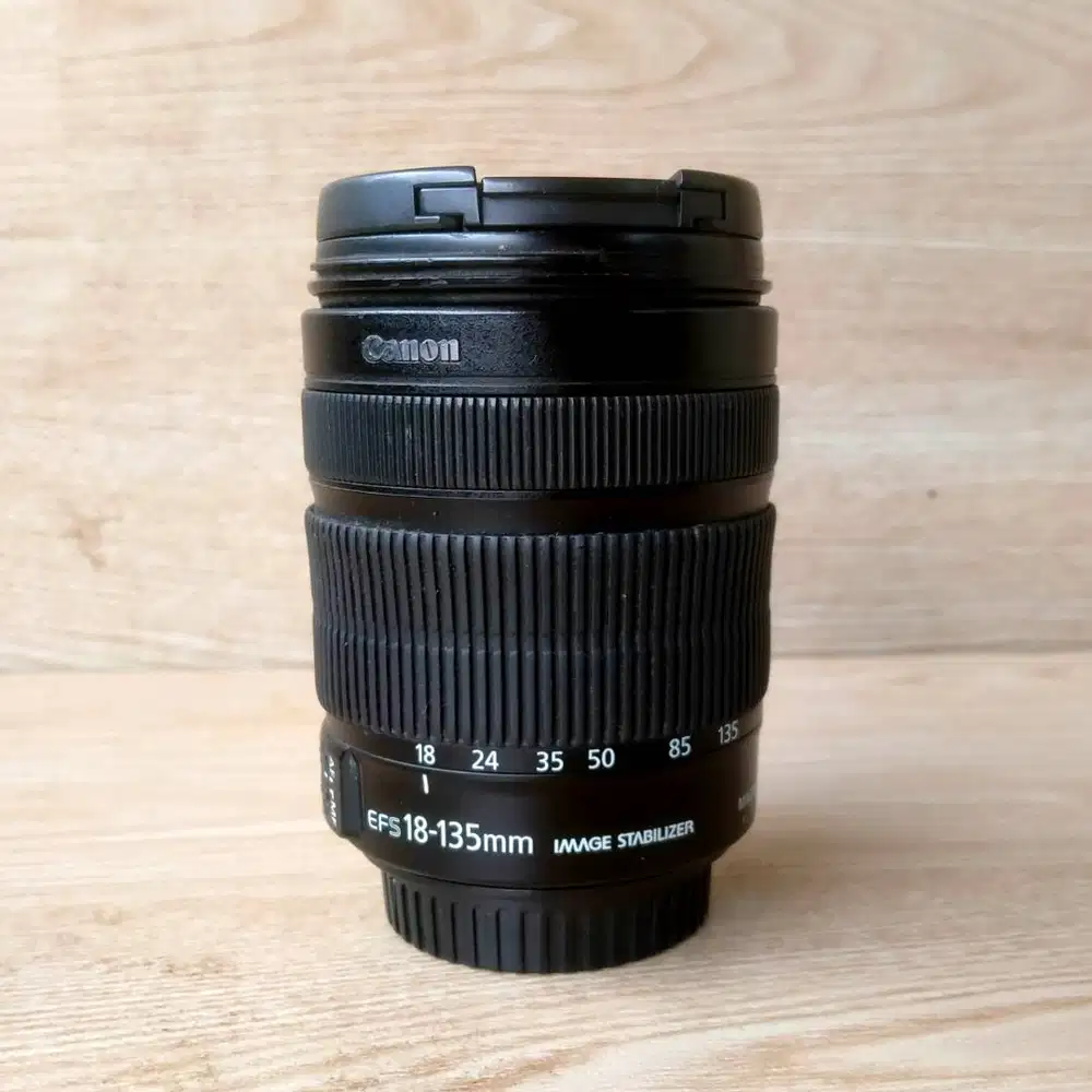 LENSA CANON EF-S 18-135mm f3.5-5.6 IS