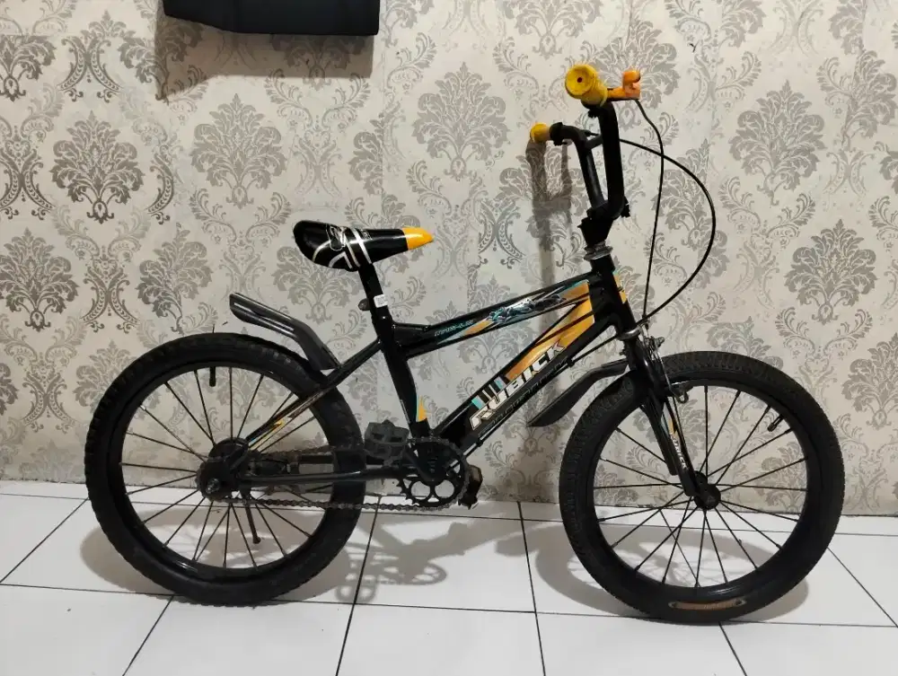sepeda BMX ukuran 18 untuk umur 4-8 tahun