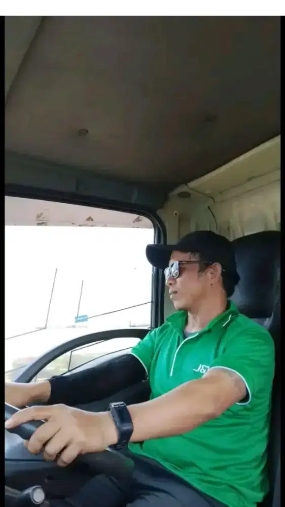 Butuh pekerjaan apa saja,, selain driver juga saya siap
