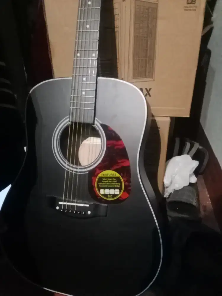 Jual Gitar Akustik Suara Jernih – Siap Pakai, Kondisi Mulus