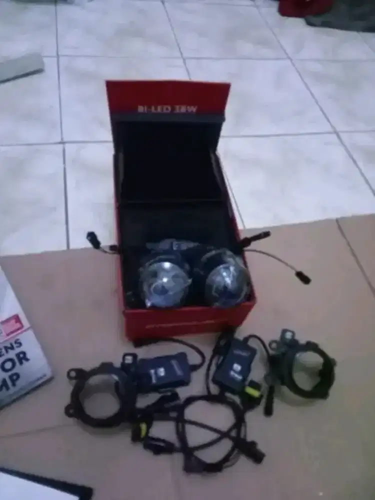 Lampu bilet sorot mobil