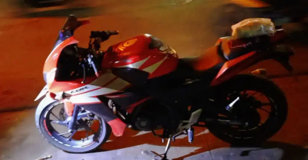 FS/BT/TT Cbr 2015 red