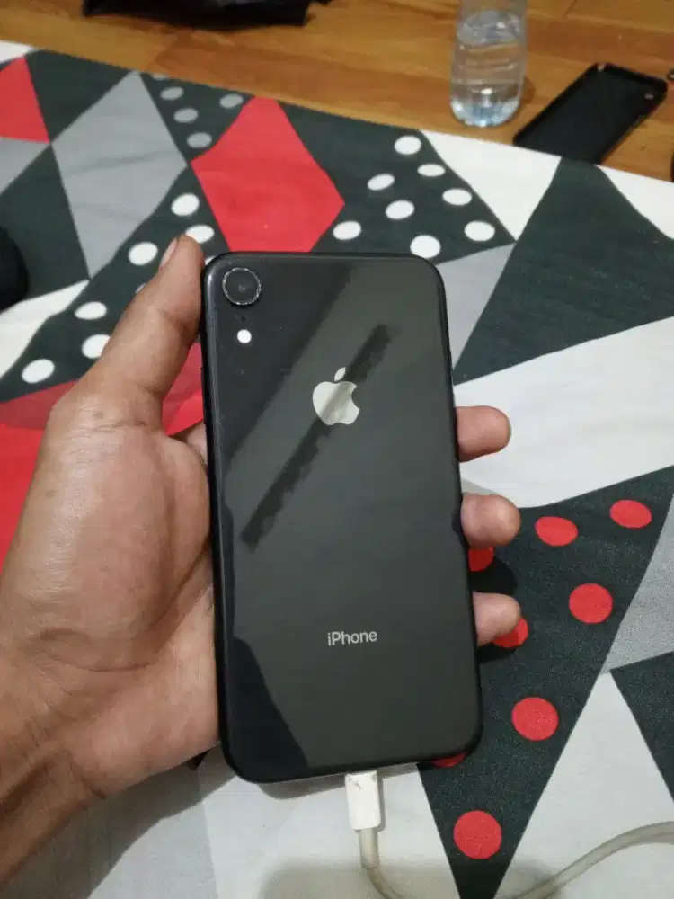 iPhone XR 128GB Hp dan cas