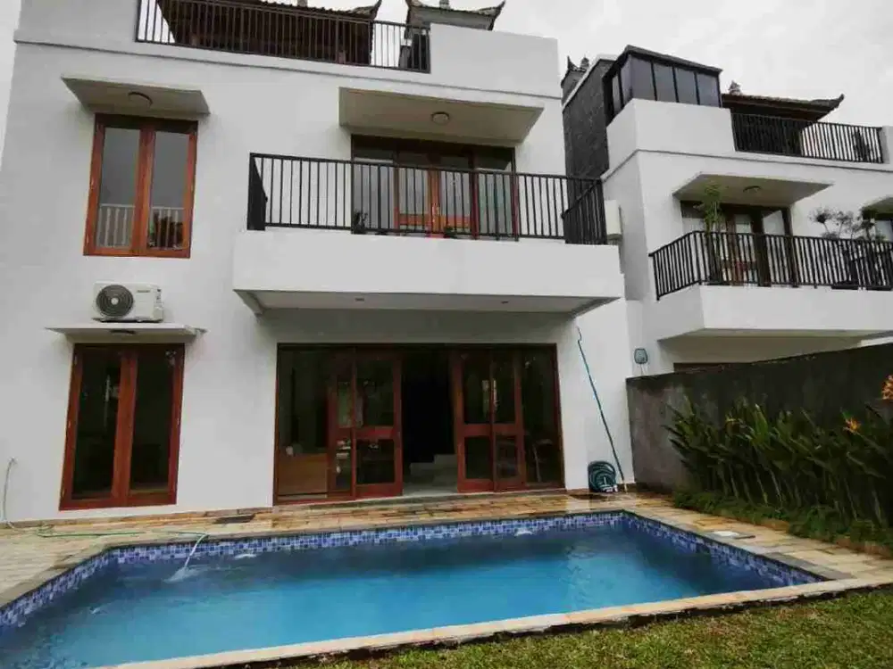 Beautiful vila 3 bedroom for rent with rooftop jungle view Ubud