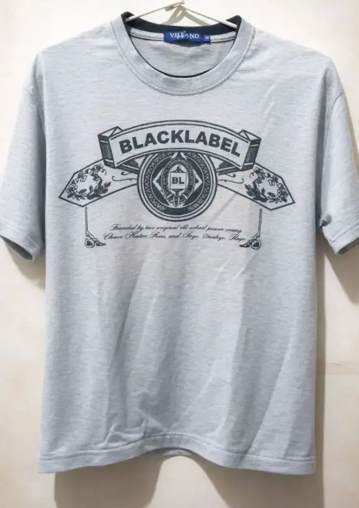 Preloved - Kaos Vintage RESIZE TO S , Bahan Adem Jarang dipake