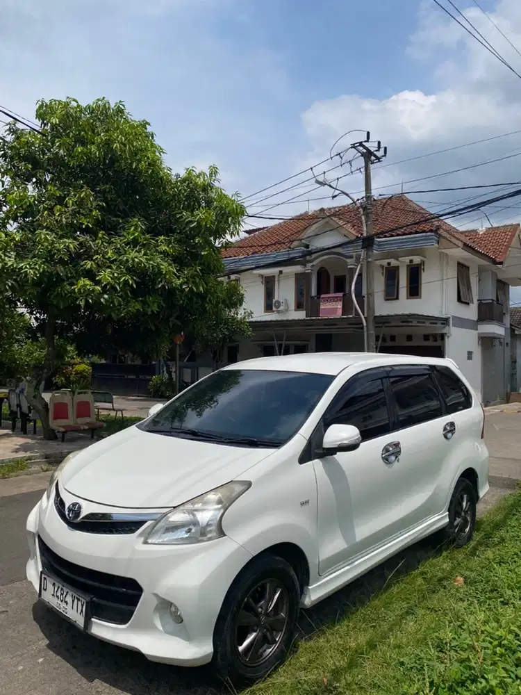 Toyota Avanza Veloz Putih murah terawat