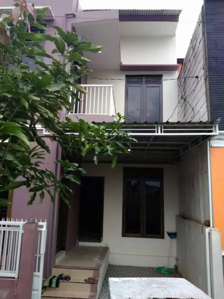 DISEWAKAN RUMAH LOKASI STRATEGIS DEKAT KAMPUS - KAMPUS