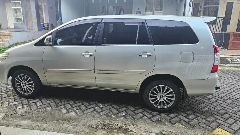 Toyota Kijang Innova 2014 Bensin
