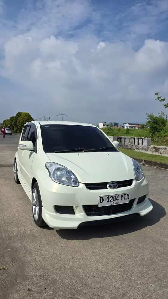 Daihatsu Sirion RS manual 2010