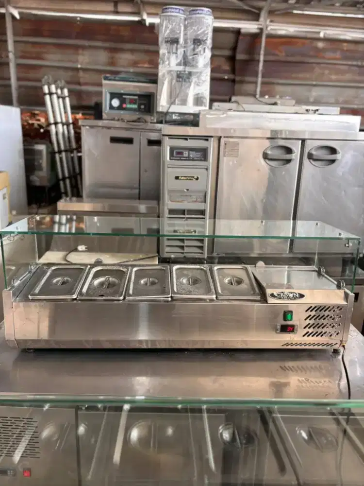 Crown portable salad showcase chiller