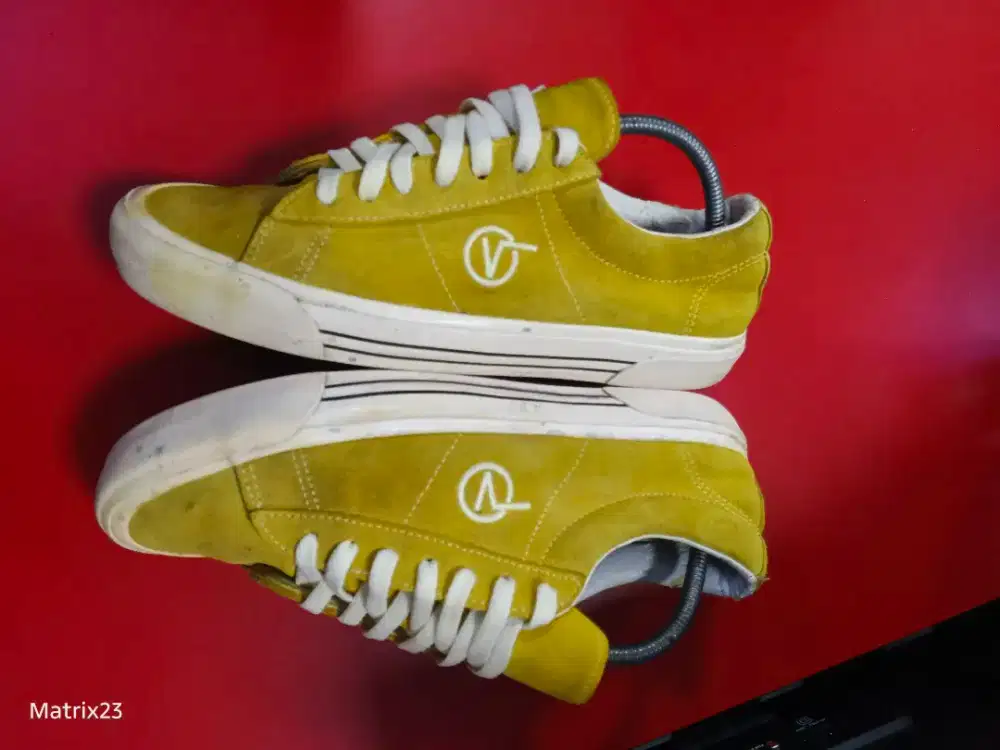 Sepatu second branded size 43