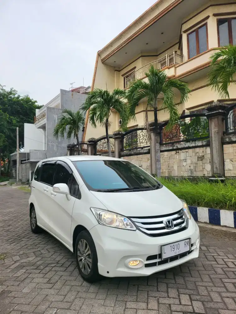 [Gress Mobil Kutisari]Honda Freed E PSD AT Tahun 2014 Tangan pertama