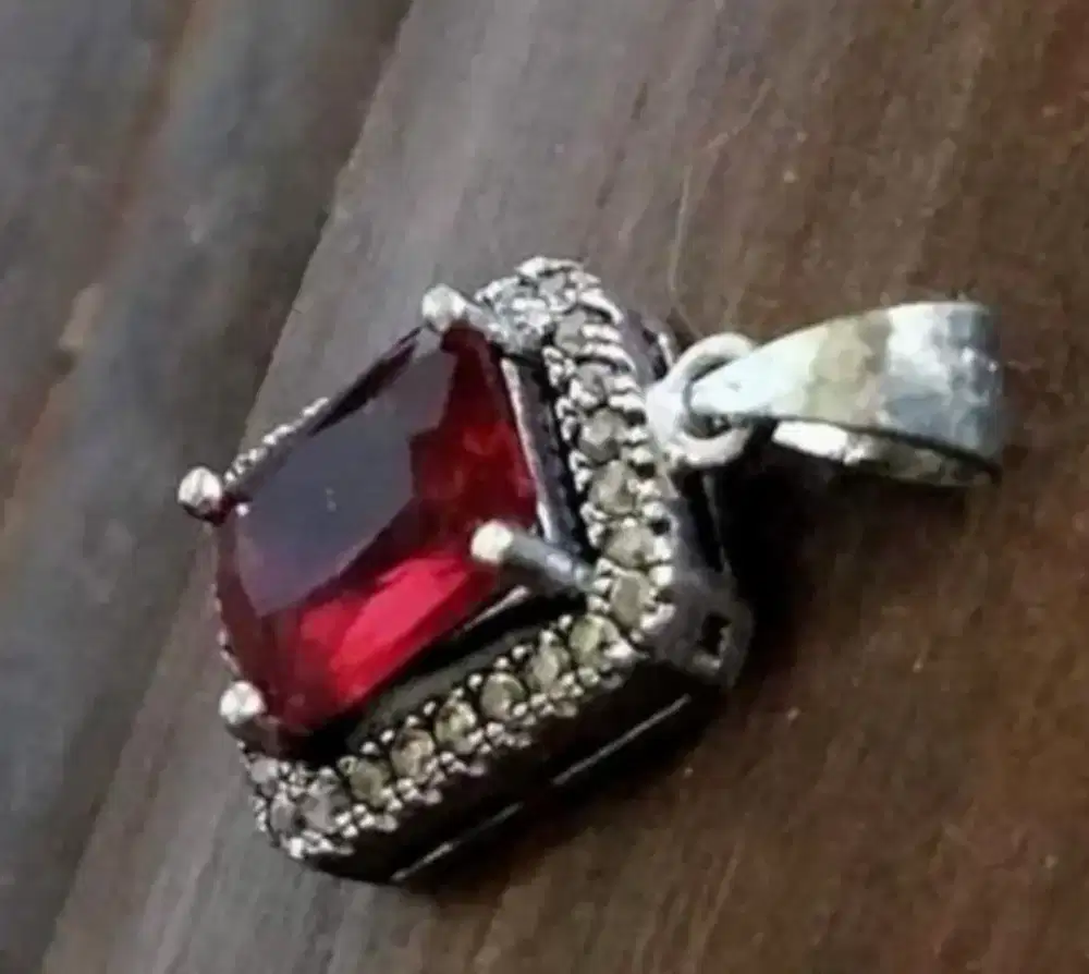 liontin kalung perak batu garnet merah antik kuno lawas minion