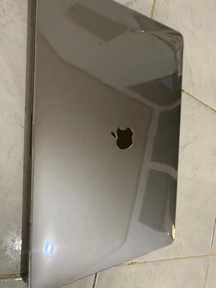 Dijual macbook pro 2019 15'' touchbar no minus