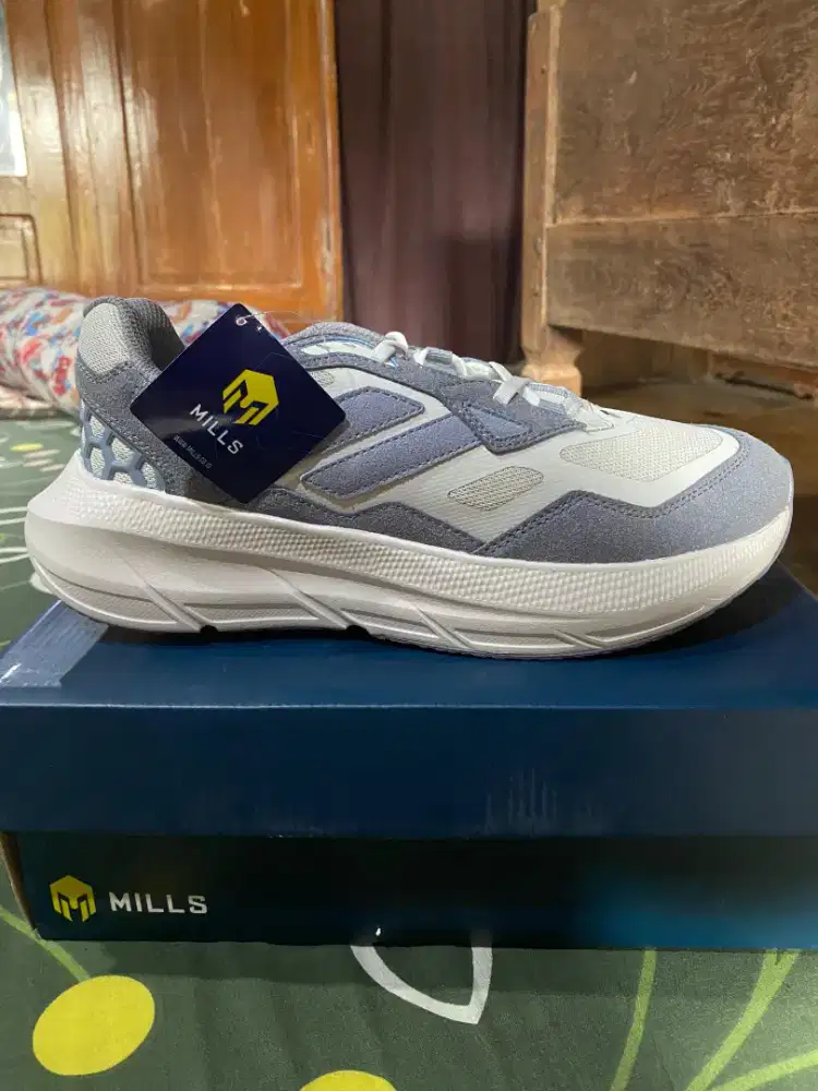 Sepatu mills ori uk 41