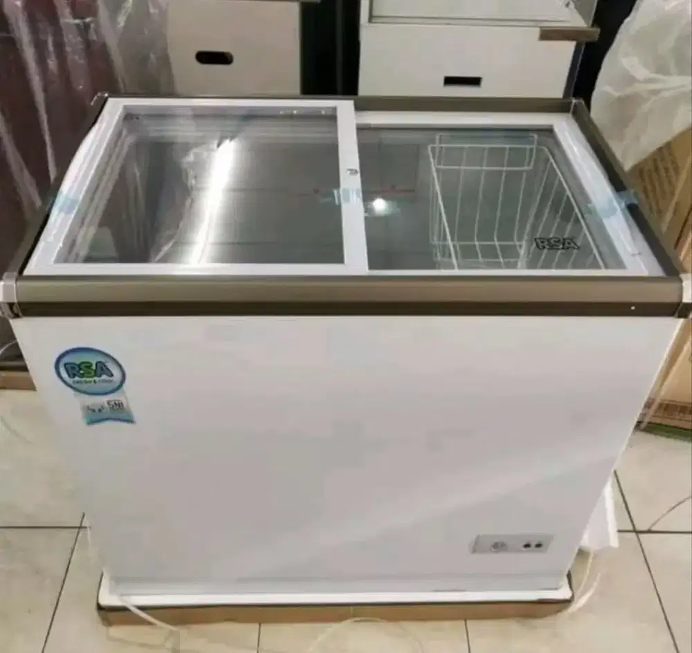 Freezer RSA tutup kaca sleding kapasitas 200 Liter
