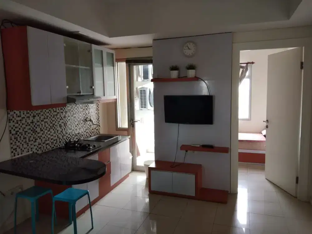 ready disewakan apartemen green lake sunter,tipe 2bedrooms full furnished,view laut priok,hadap utara,AC 3 dan waterheater,43jt/12bulan