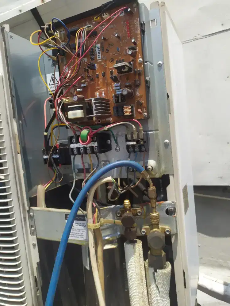 BONGKAR PASANG AC DAN SERVICE AC