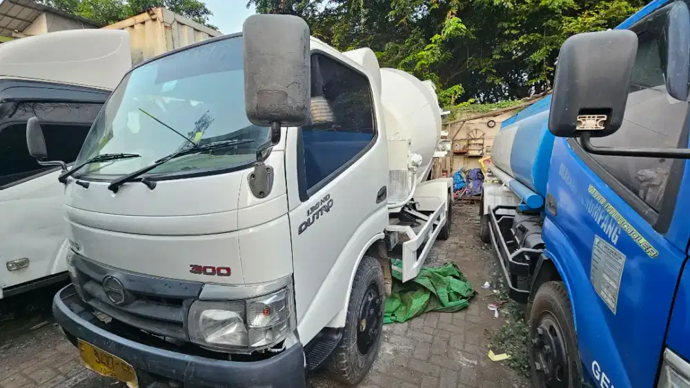 Hino dutro 130HD truk mixer 3 5 kubik thn 2017