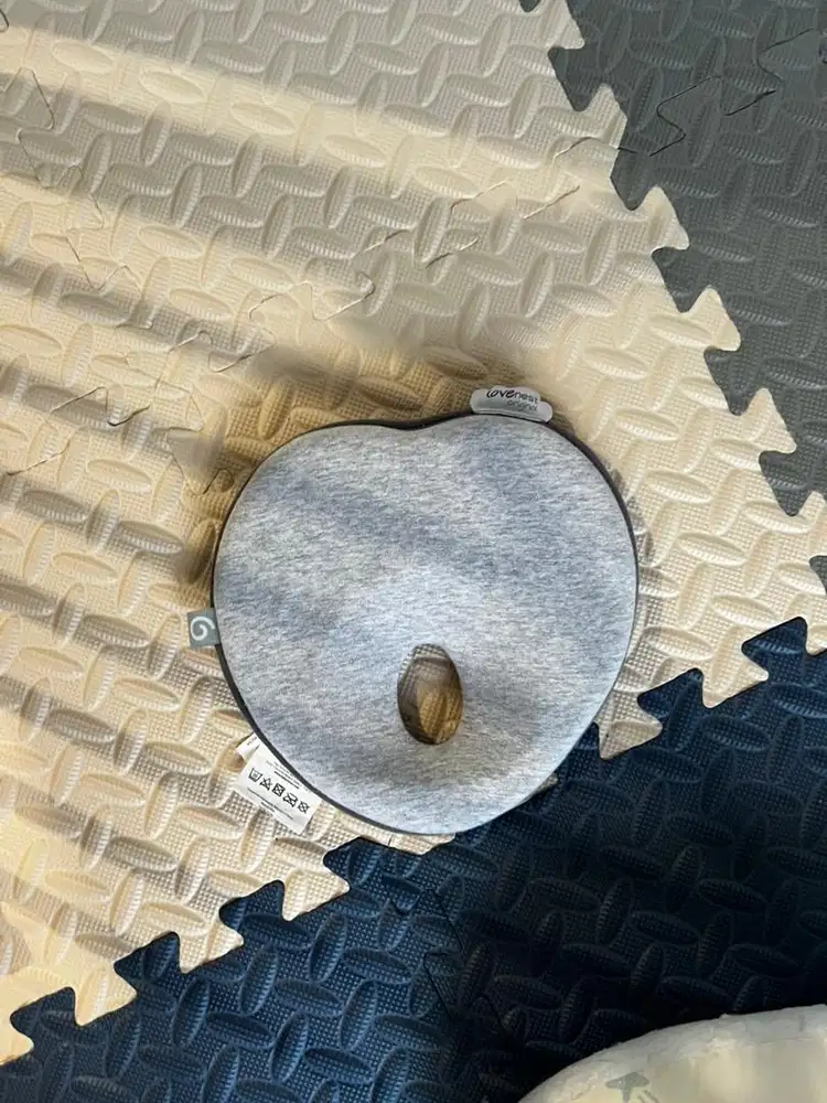 Bantal anti peyang bayi