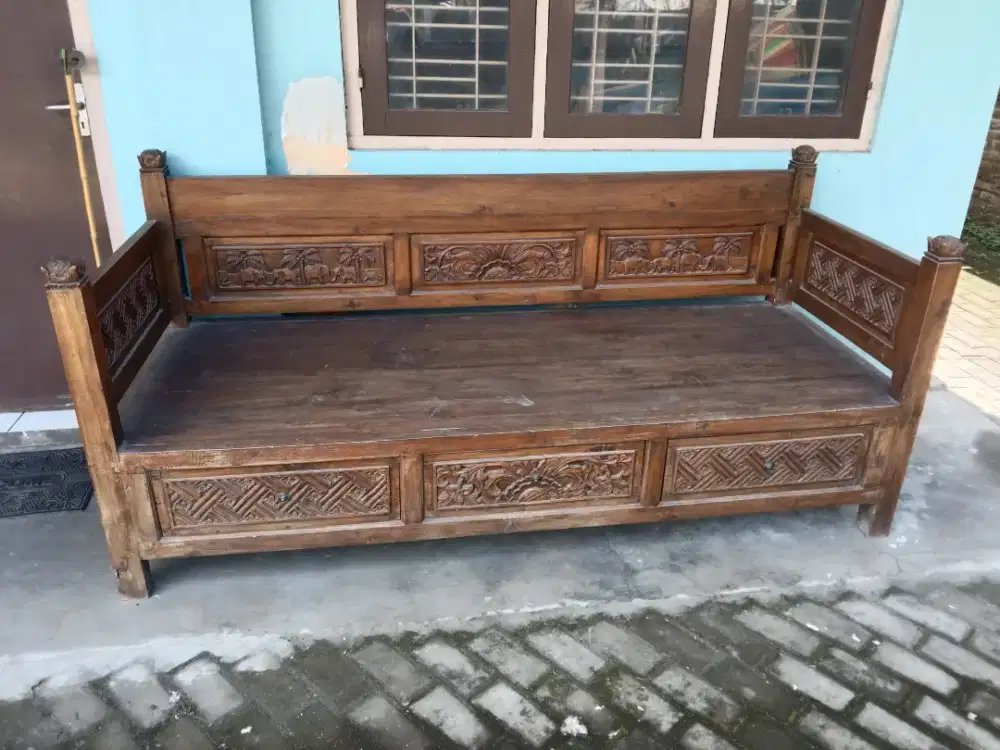 Kursi bale bale / risban