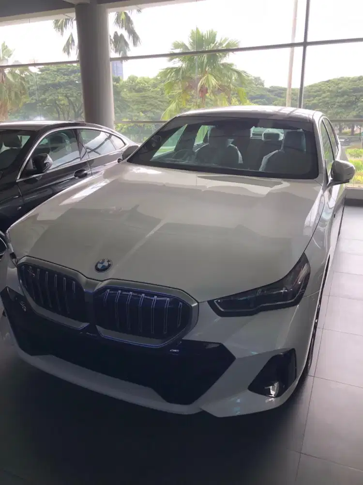 DI JUAL BMW 520i M SPORT PUTIH MEWAH