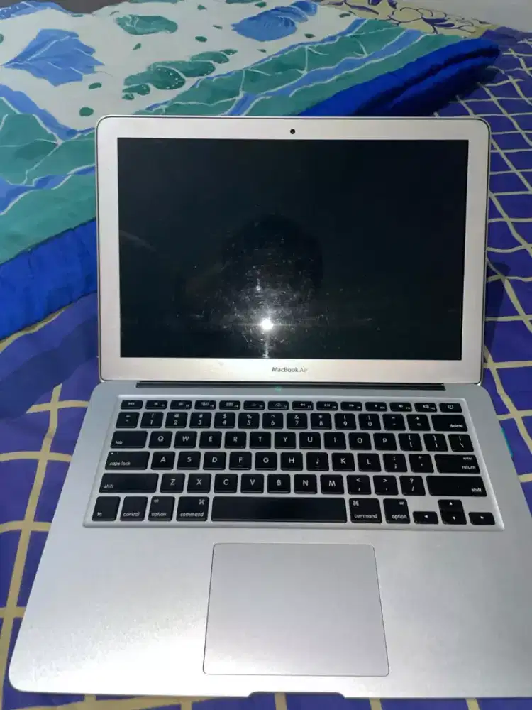 Dijual macbook kondisi layar rusak