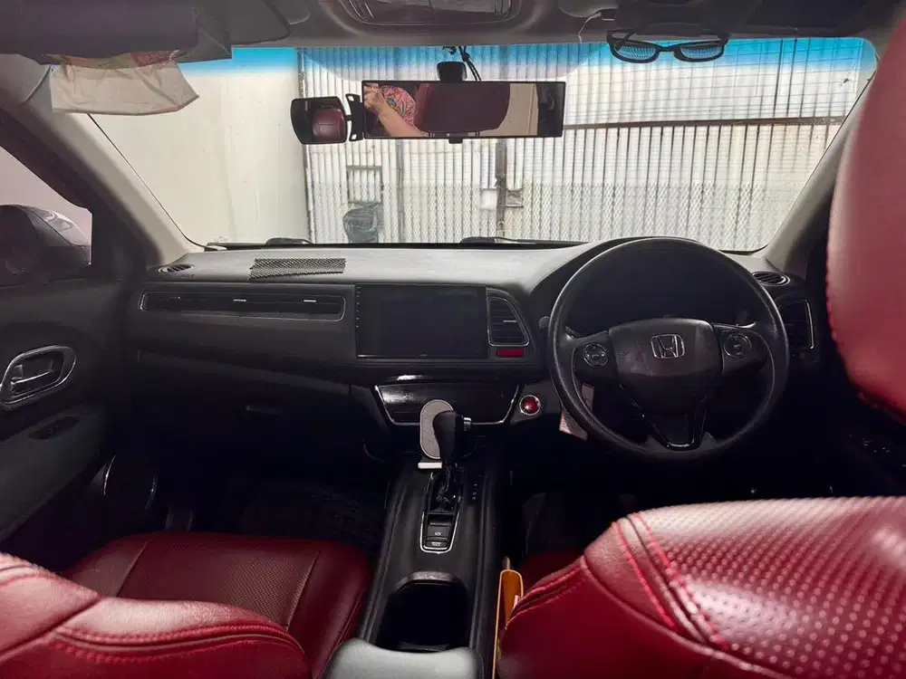 Honda HRV 2018 low km. milik pribadi. Terawat.  Ex banker