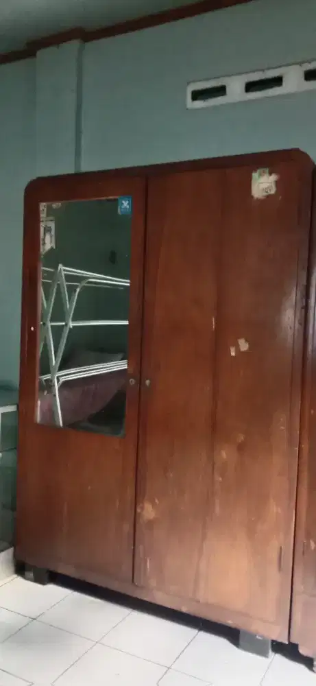 Almari pakaian kayu jati