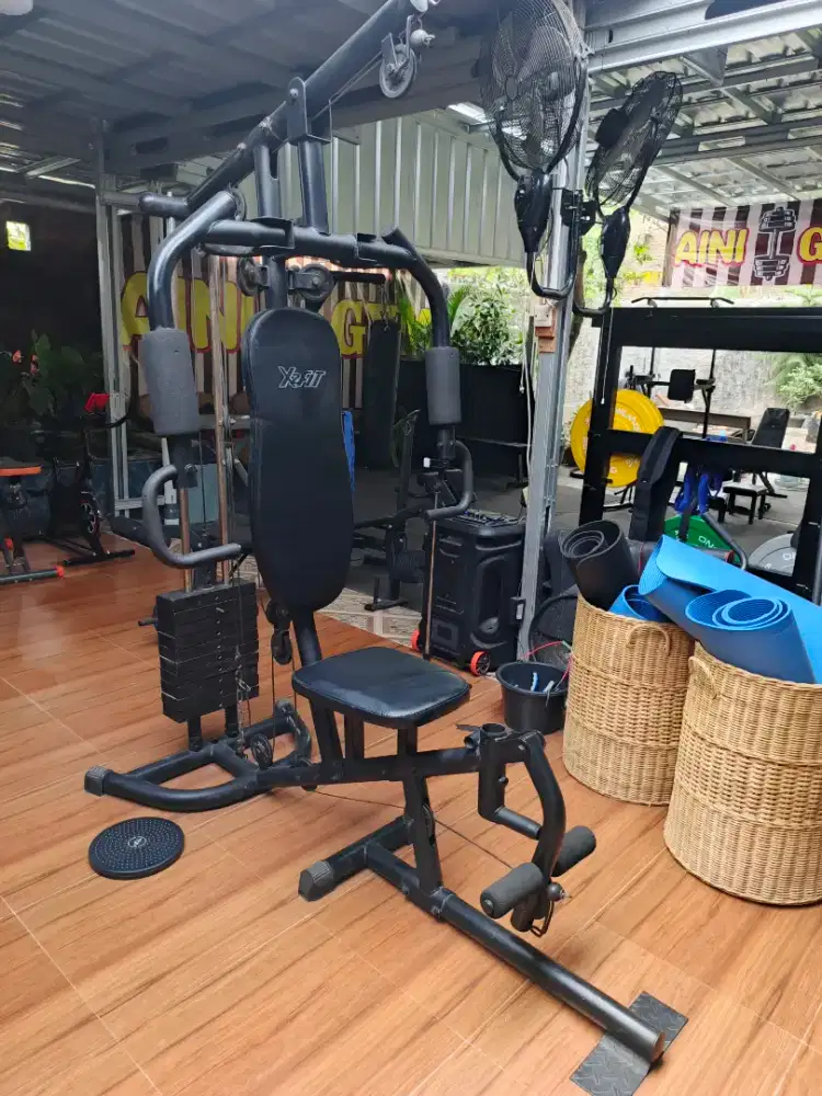 Deck Chest Fly/Butterfly Machine second, weight stack +- 40kg