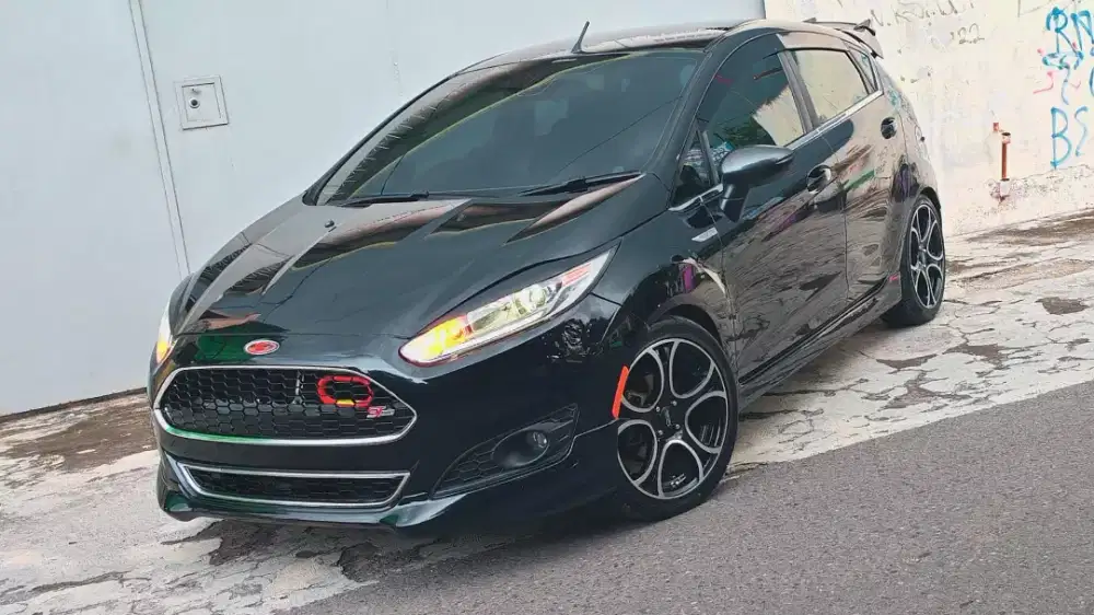 2015 Ford Fiesta Ecoboost 1.0 turbo A/T Black Panther Metallic ST Mod