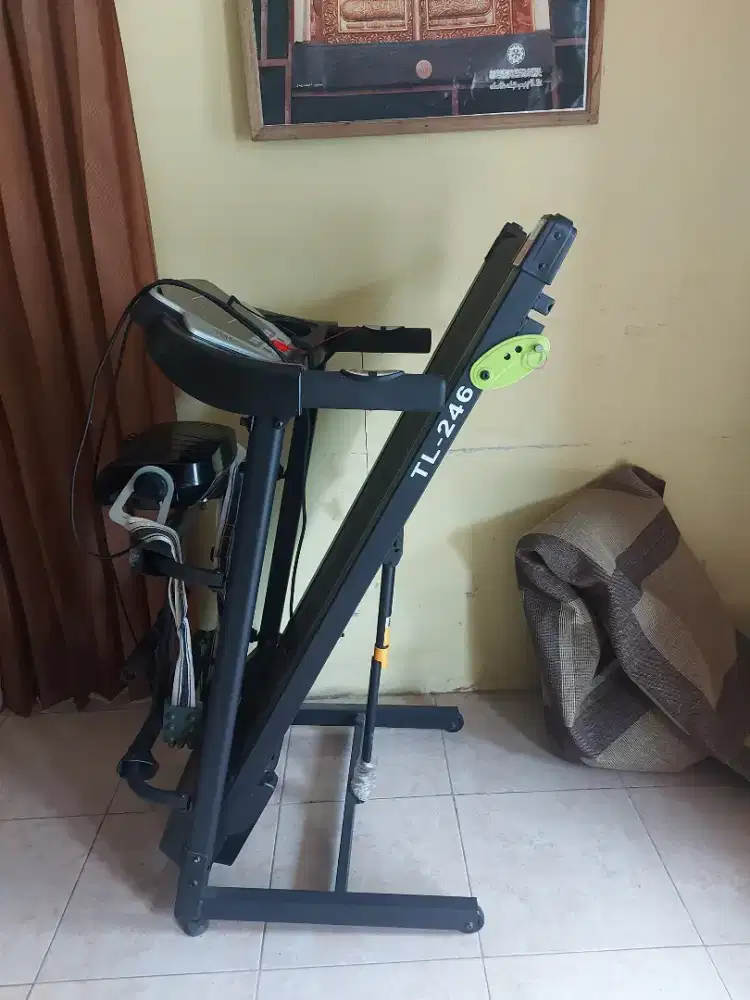 TreadmiLL Fasilitas Lengkap Bisa DiLipat, jarang pakai Masih Bagus