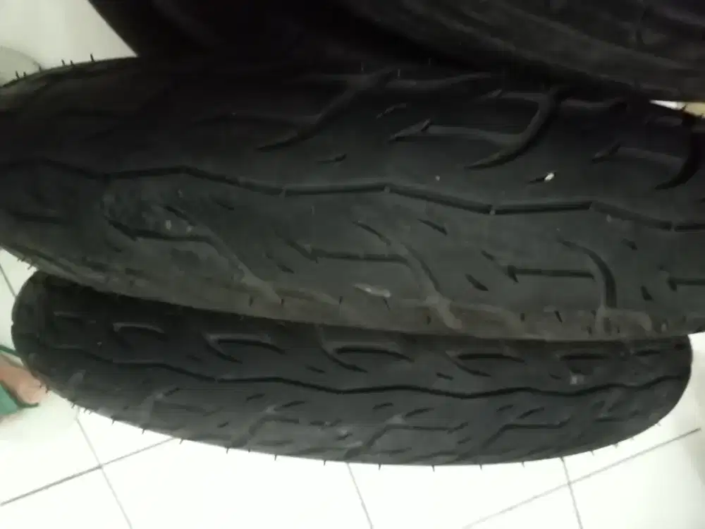 Sepasang ban Vario merk FDR