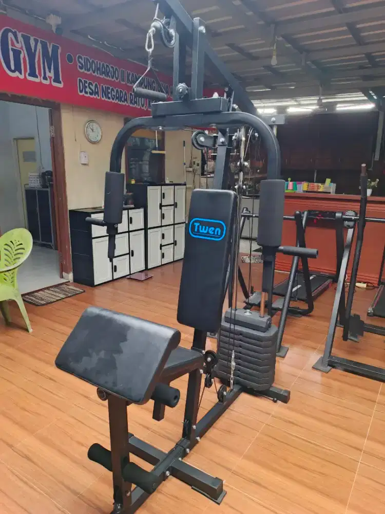 Deck Chest Fly/Butterfly Machine second, weight stack +- 45kg