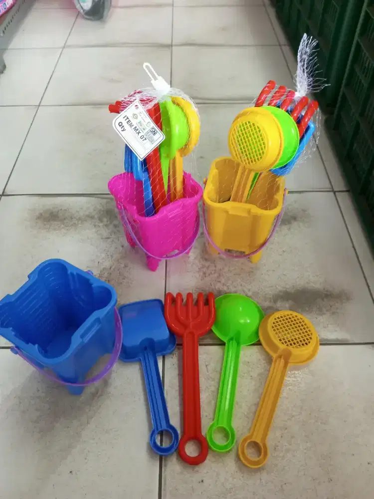 Mainan Anak Ember pasir