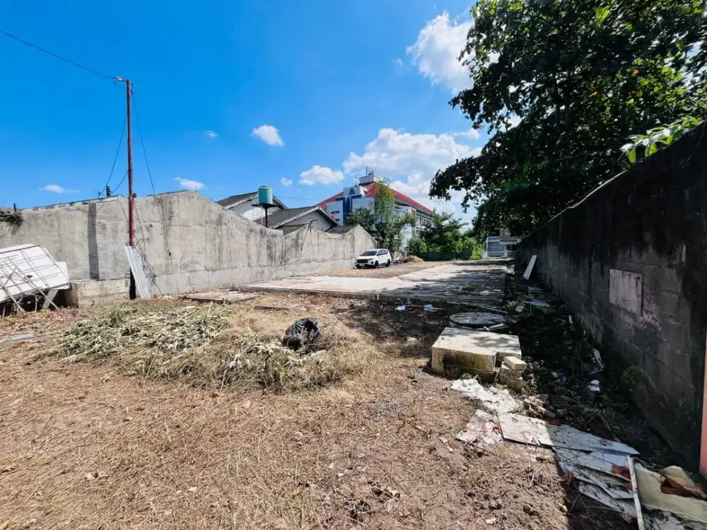 Tanah Ideal Strategis Tepi Jalan Aspal Condong Catur dekat Pakuwon mal